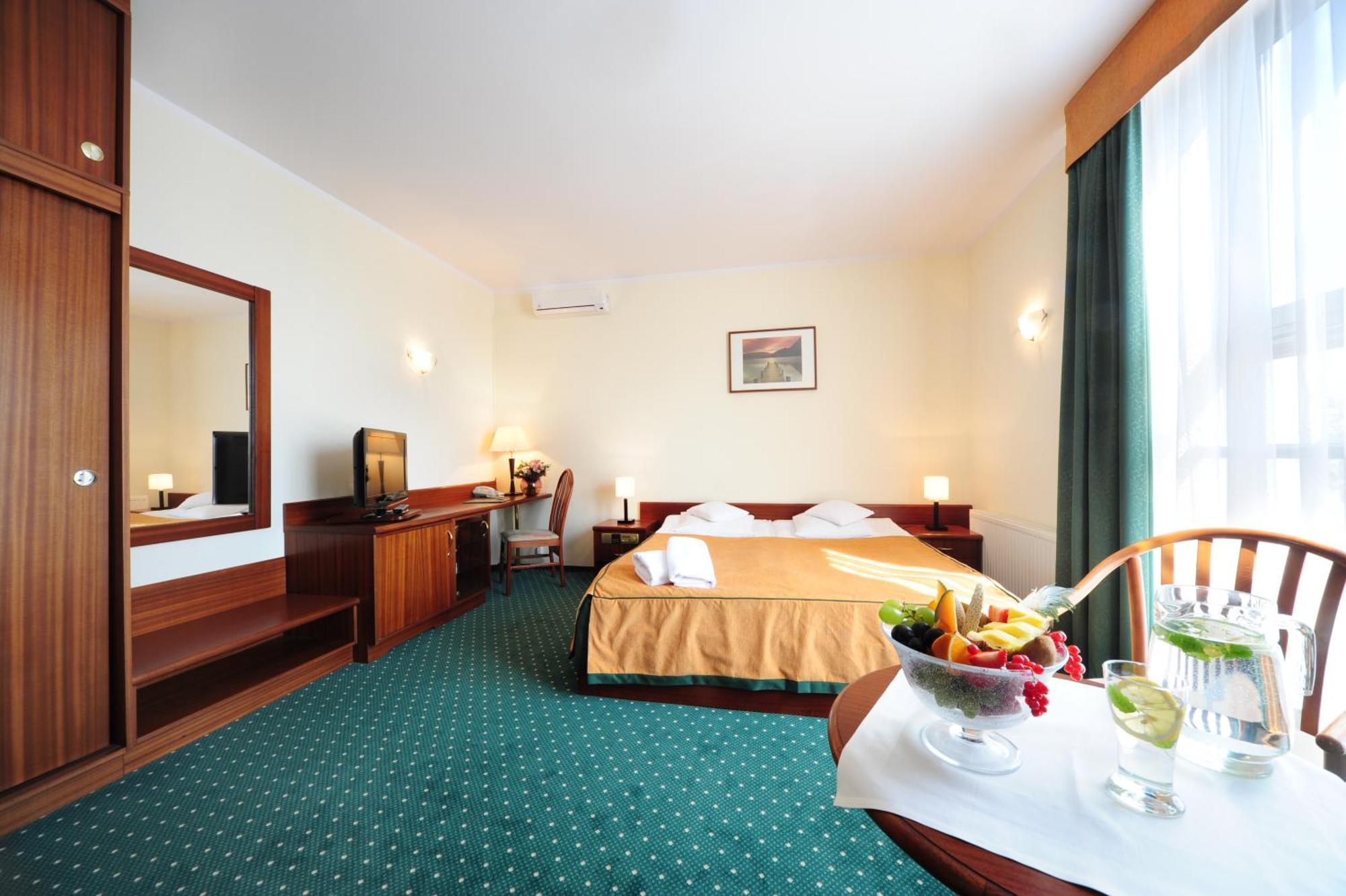 Hotel T&T Poznań Extérieur photo