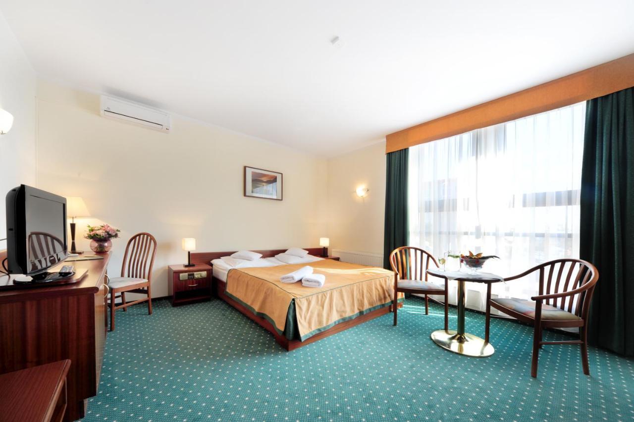 Hotel T&T Poznań Extérieur photo